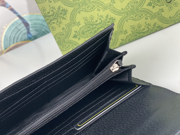 グッチ財布コピー着用イメージ